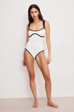 COMPRESSION SWEET HEART ONE PIECE | CLOUD WHITE